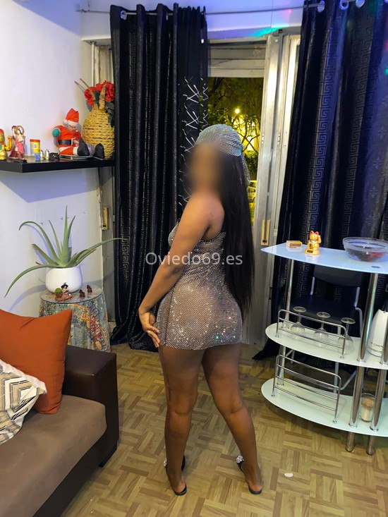Laura, morena muy extrovertida. 617434235. Citas en OVIEDO, OVIEDO. www.oviedo69.es.