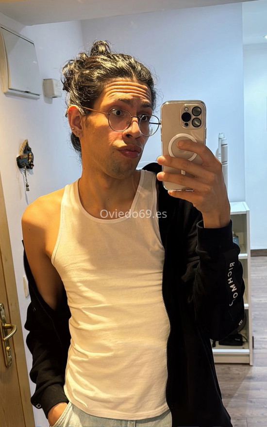 Diego, simpático latino de paso por aquí. 631862048. Citas en OVIEDO, OVIEDO. www.oviedo69.es.