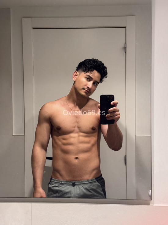 Bruno, latino de paso. 664407620. Citas en OVIEDO, OVIEDO. www.oviedo69.es.