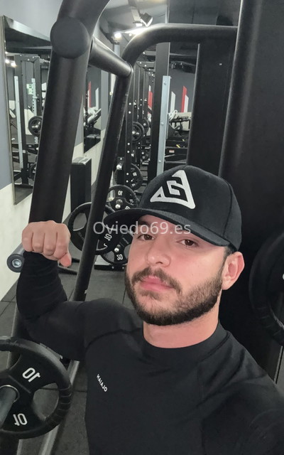 Tony, joven atleta. 643688792. Citas en OVIEDO, OVIEDO. www.oviedo69.es.